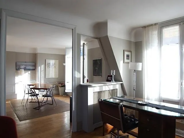 De Guelma Apartment Paris